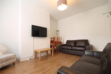 5 bed house, First Avenue, Heaton, Newcastle, NE65YE - Image 1